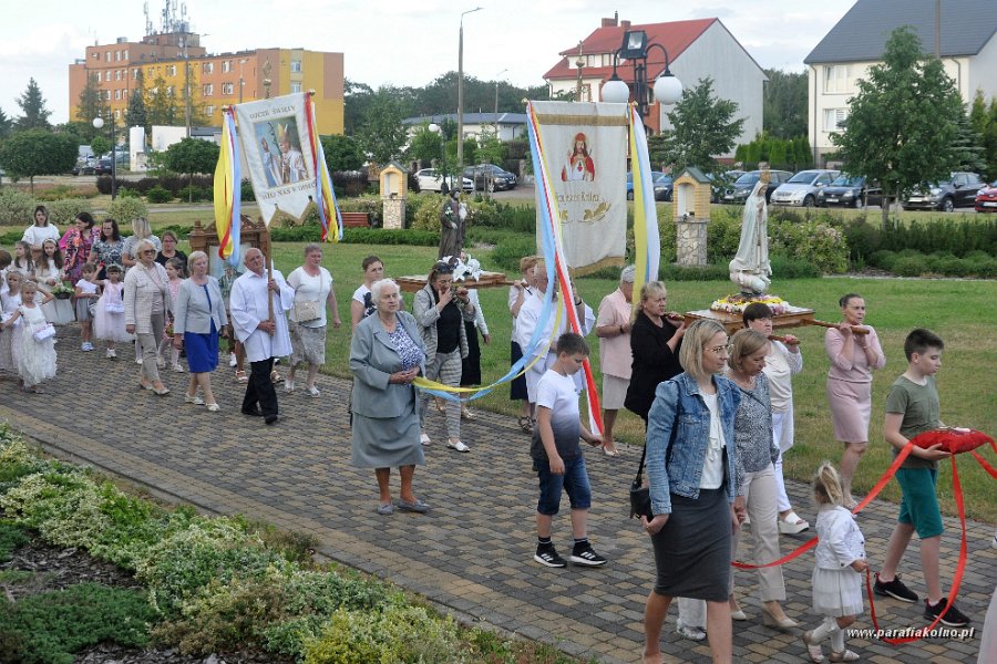 41 Procesja eucharystyczna.jpg